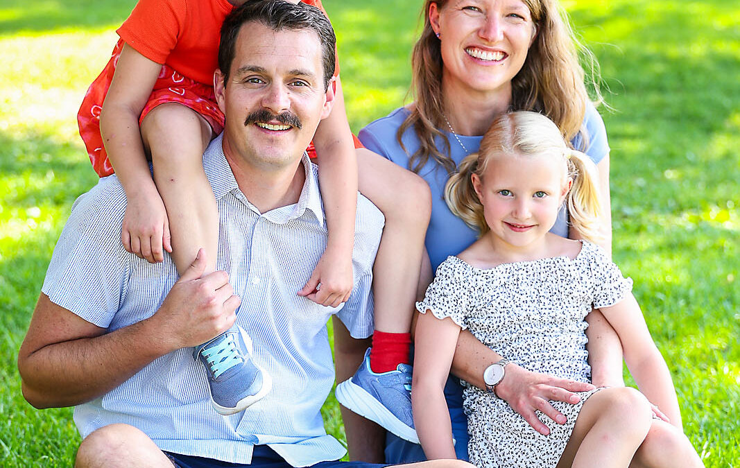 FAMILY PHOTO SHOOT | NORTH GLENMORE PARK, CALGARY